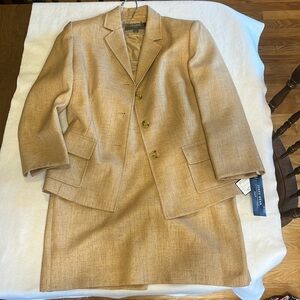 Jones Wear skirt suit